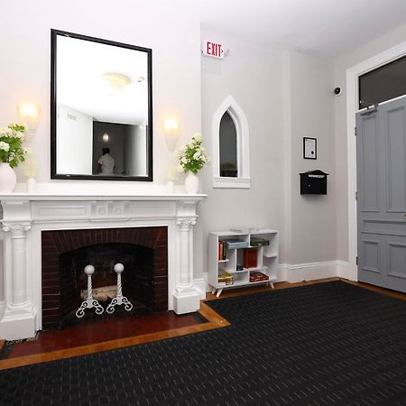 Stylish Studio On Newbury St #3 Бостон Екстер'єр фото