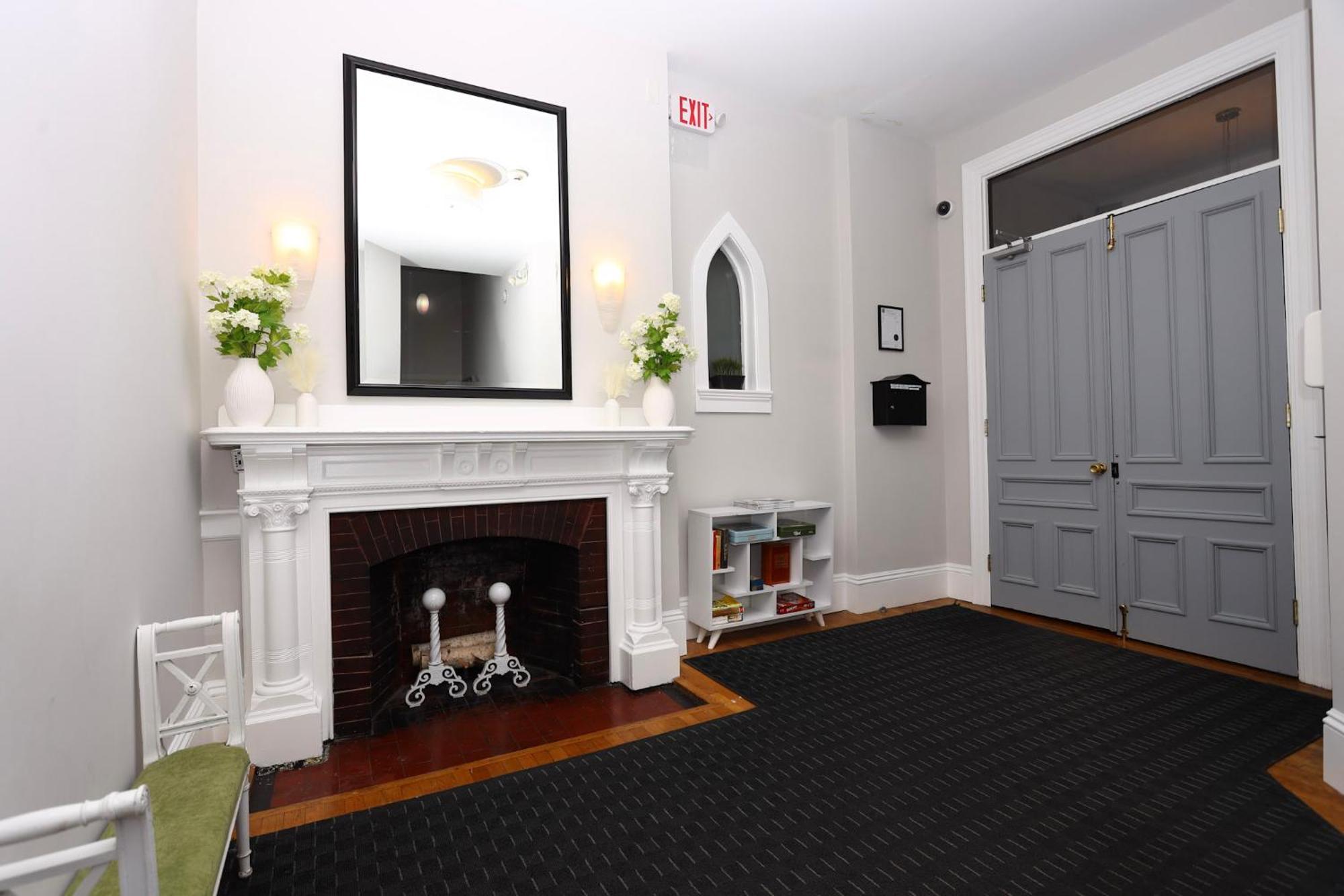 Stylish Studio On Newbury St #3 Бостон Екстер'єр фото