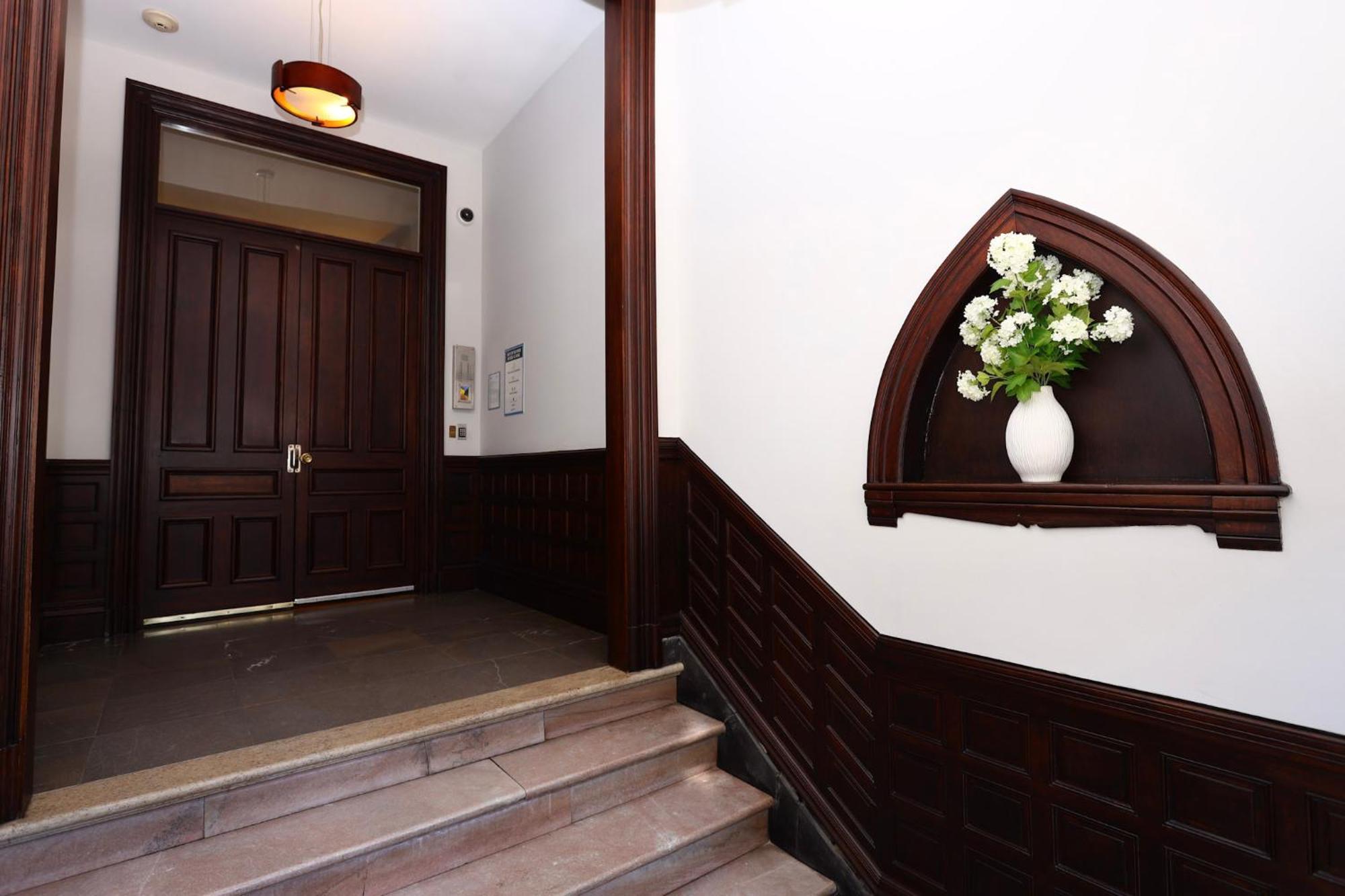 Stylish Studio On Newbury St #3 Бостон Екстер'єр фото